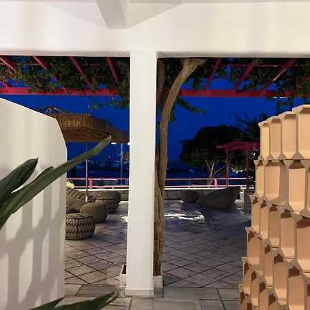 Anchorage Paros * פיסו ליבאדי