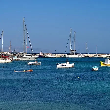 Anchorage Paros מלון