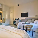 Anchorage Paros Piso Livadi